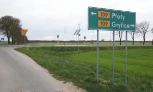 Kto stawia znaki drogowe na osiedlu? Odpowiedzialność za bezpieczeństwo mieszkańców