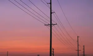 Jak skutecznie pozbyć się słupa energetycznego na działce?