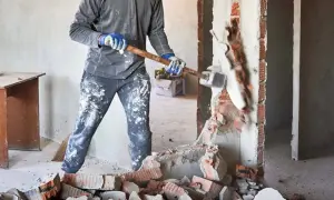 Ile kosztuje wyburzenie budynku gospodarczego? Sprawdź ukryte koszty
