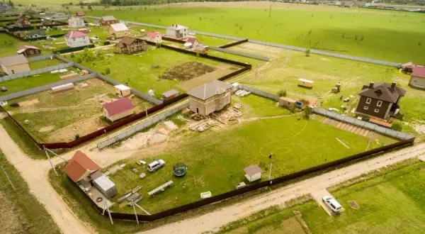 Kiedy działka rolna staje się budowlaną? Kluczowe informacje i procesy
